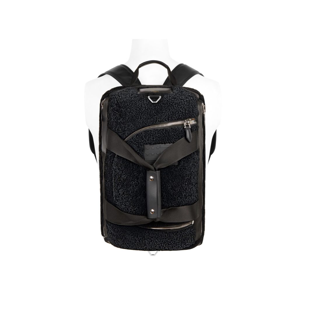 BACKPACK IN BLACK SHEARLING